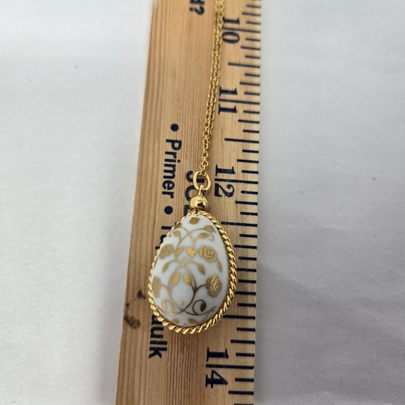 Vintage Franklin Mint Flowers Of Spring Bisque Easter Egg Necklace 12k Chain - Picture 5 of 6